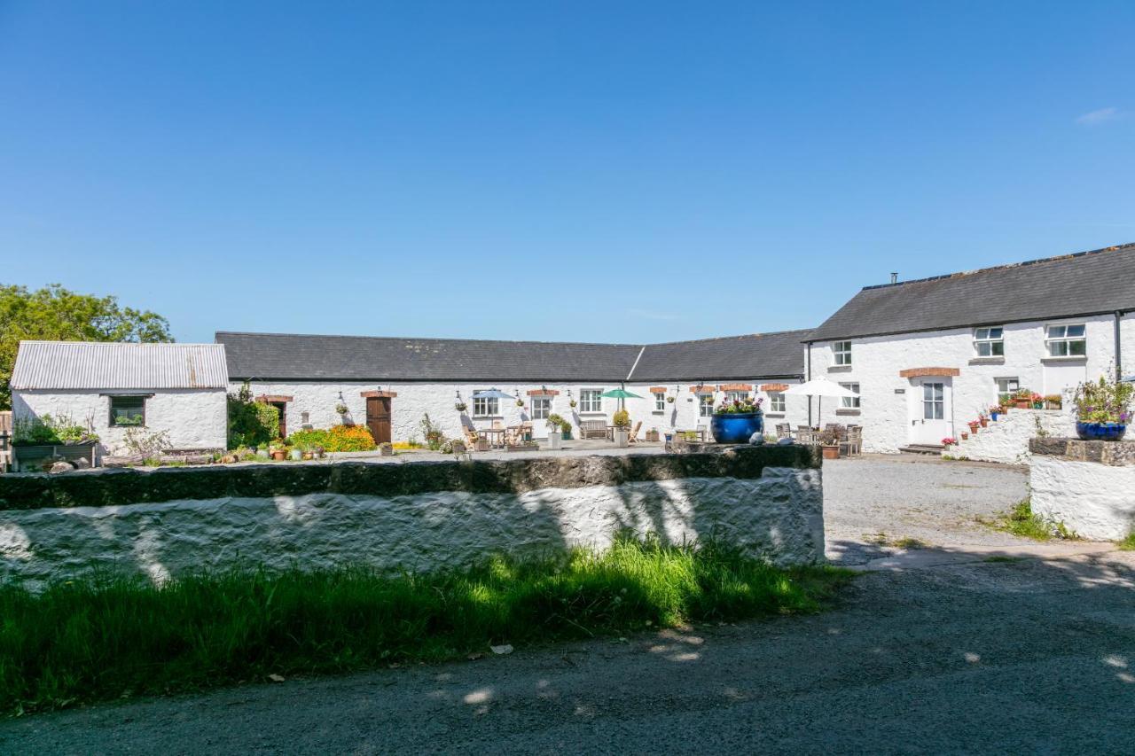 Bed & Breakfast East Trewent Farm 3*